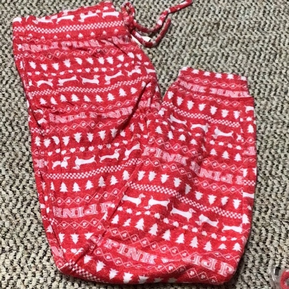 🆕New Pink VS Soft Christmas Robe Blanket. Other matching item sold separately. - Picture 4 of 4